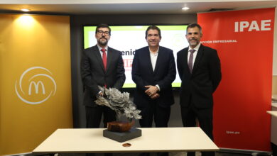 arcos dorados perú recibe el premio ipae a la empresa 2024 por su aporte a la educación de excelencia