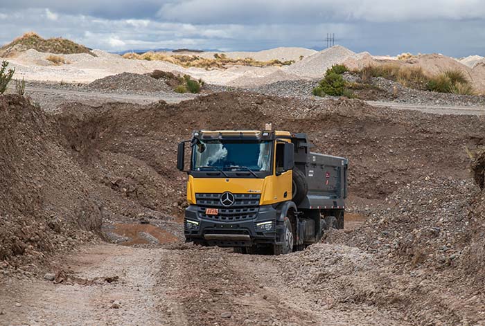 Divemotor presenta ‘El Regreso del Cacique’: el Mercedes- Benz Arocs se renueva para los desafíos mineros del Perú