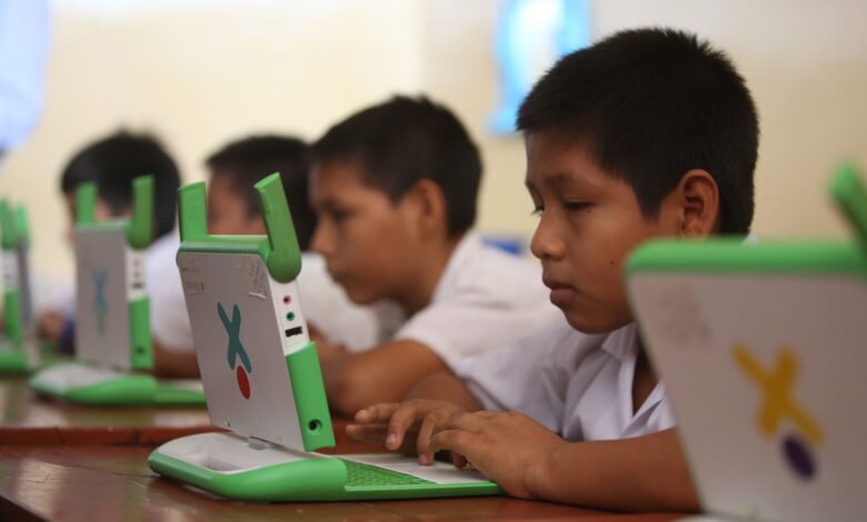 Especialistas abordan desafíos de la IA en la educación