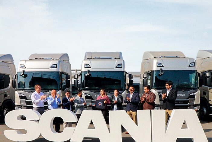 Scania potencia el transporte logístico con la entrega de camiones Súper a Rosymar Perú