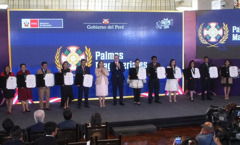 Maestros recibieron Palmas Magisteriales 2024 en el Palacio de Gobierno
