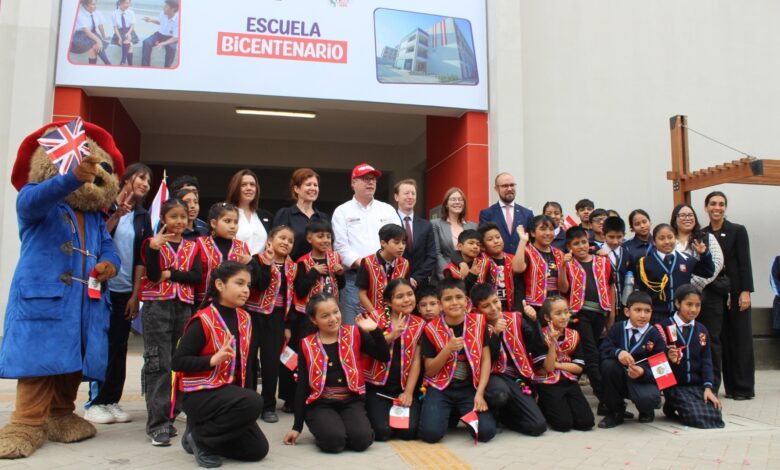 Solo el 5 % de los peruanos domina el inglés: el British Council impulsa acuerdos claves con Minedu y Sunedu para transformar esta realidad
