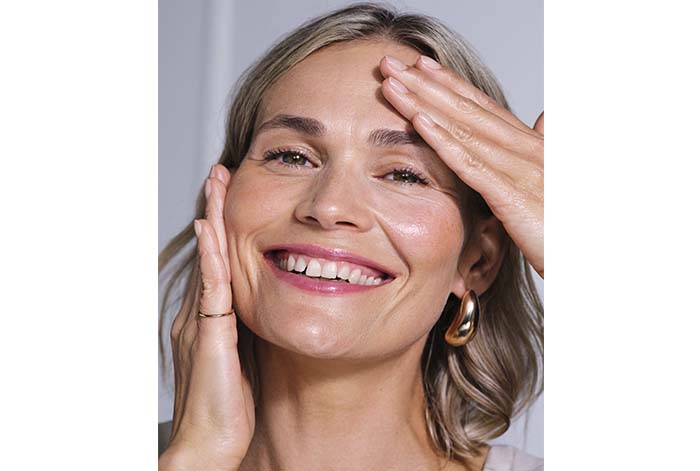 Anew: conoce la rutina antiage de 3 productos que marcan tendencia