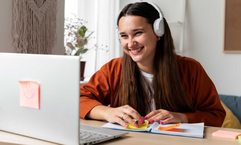 Cinco consejos prácticos para estudiar en línea con éxito y alcanzar tus metas profesionales