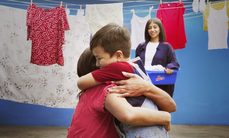 El cuidado de mamá llega a los paneles digitales: Ña Pancha lanza emotiva campaña