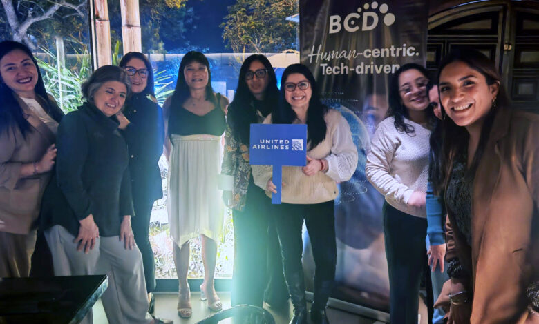 United Airlines presenta nuevos paquetes y destinos a importantes cuentas corporativas locales en una gran cena maridaje