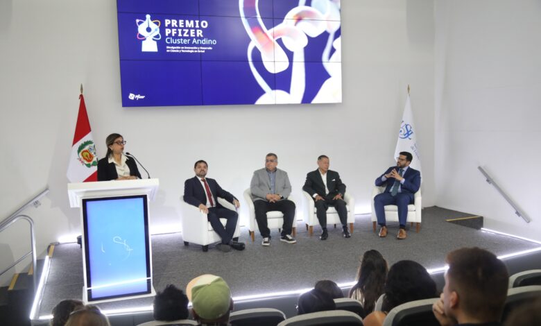 Pfizer presenta a los finalistas peruanos del Premio Pfizer de Periodismo en Salud 2025