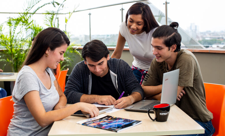 ¿Cuáles son las carreras técnicas más estudiadas en el Perú y en cuáles el inglés es un requisito clave?