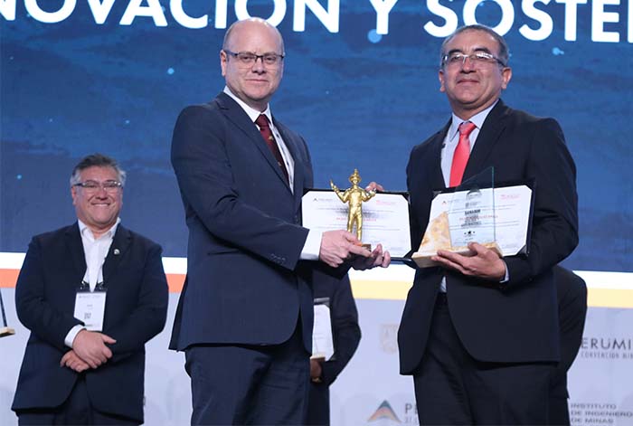 Rildo Rodríguez, del Ingemmet, obtiene el Premio Nacional de Minería en PERUMIN 37
