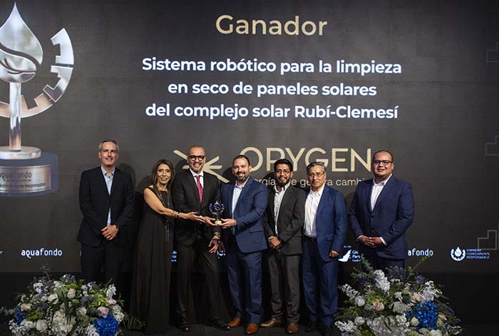 Renzo Sáenz / renzosaenz@credicorpperu.com Rosa Maria Espinoza / rosa.espinoza.s@mibanco.com.pe Gianina Lisbeth Castillo / gianina.castillo.s@mibanco.com.pe