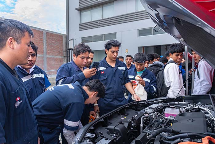 Toyota del Perú llega a Piura para presentar su visión sobre movilidad sostenible frente a autoridades y estudiantes