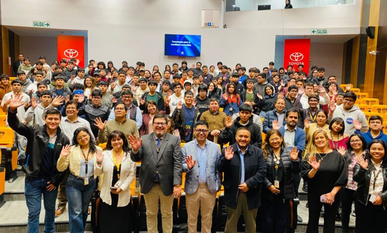 Toyota continúa su recorrido por las universidades del país impulsando la movilidad sostenible