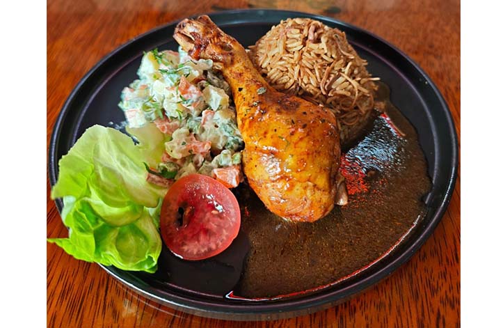 Menú navideño para el almuerzo familiar: ensalada blanca con pollo a la olla y arroz árabe