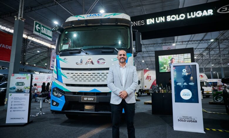 JAC Motors presentó su portafolio integral de autos y camiones en Perú Cargo Week, en línea con su estrategia de expansión One JAC en el país