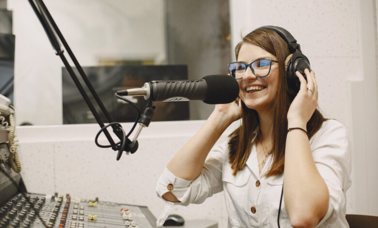 Los peruanos son fieles a la radio: escuchan en promedio cerca de 11 horas a la semana