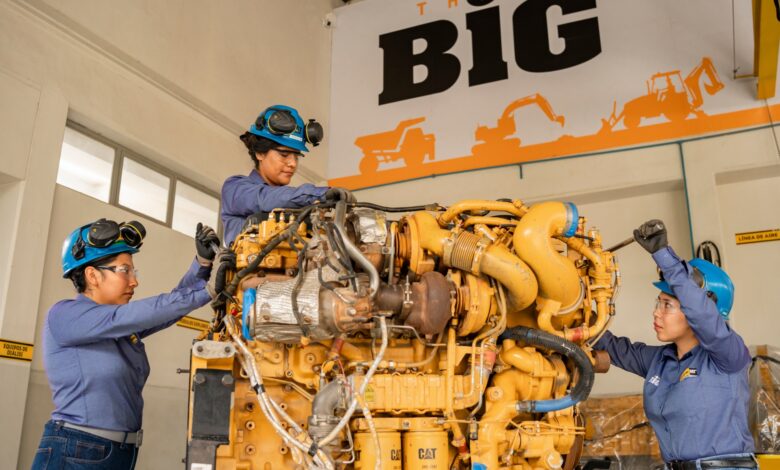 Beca Ferreyros DreamBIG suma seis promociones de técnicas de maquinaria graduadas en el Perú