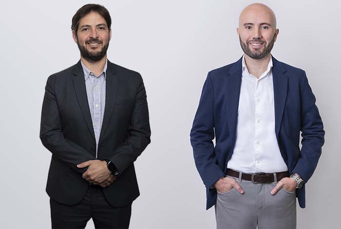 Miranda & Amado se complace en anunciar el nombramiento de Daniel Corzo y Luis Francisco Paz como nuevos socios del estudio, fortaleciendo sus prácticas de negocios inmobiliarios, derecho civil y planificación patrimonial. Estas promociones reflejan la estrategia de la firma de seguir consolidando prácticas relevantes para sus clientes y continuar ampliando su alcance en un mercado legal cada vez más sofisticado y dinámico. “Daniel y Luis Francisco han construido trayectorias sólidas dentro de la firma y han contribuido de manera consistente al desarrollo de sus prácticas. Su promoción a socios fortalece ámbitos estratégicos para el estudio y refuerza nuestra capacidad de acompañar a nuestros clientes en proyectos y transacciones cada vez más complejos”, señalaron Luis Miranda y Mauricio Raffo, Managing Partners. Daniel Corzo concentra su práctica en la asesoría integral en asuntos inmobiliarios, civiles y registrales, tanto en el ámbito urbano como rural. Cuenta con amplia experiencia en la estructuración de proyectos y en la negociación de contratos vinculados a adquisiciones, financiamientos y estructuración de garantías para proyectos inmobiliarios, agrícolas, agroindustriales, del sector retail, mineros y energéticos. Por su parte, Luis Francisco Paz centra su práctica en derecho civil y planificación patrimonial. Su experiencia incluye asuntos de derecho civil vinculados a transacciones y resolución de controversias, así como el diseño de estructuras de protección y administración patrimonial, incluyendo fideicomisos de planificación hereditaria, protocolos familiares y estructuras complejas de planeamiento sucesorio. “Estamos muy contentos por la incorporación de Daniel y Luis Francisco al partnership. Confiamos en que, desde su nuevo rol como socios, seguirán contribuyendo al crecimiento y posicionamiento de Miranda & Amado como un líder indiscutido del mercado en todas las áreas relevantes del derecho corporativo”, agregaron los Managing Partners. Estas promociones reflejan el crecimiento sostenido de la firma y su enfoque en fortalecer su especialización en materias cada vez más relevantes para los clientes, incluyendo la estructuración de proyectos, el desarrollo de inversiones, la resolución de controversias y la gestión de patrimonios familiares y corporativos. Con estas promociones, Miranda & Amado continúa consolidando su posicionamiento como una de las firmas líderes del mercado legal de la región. Actualmente cuenta con 33 socios y más de 130 abogados, ofreciendo asesoría integral y multidisciplinaria a empresas nacionales e internacionales, instituciones financieras y actores clave del sector público y privado.