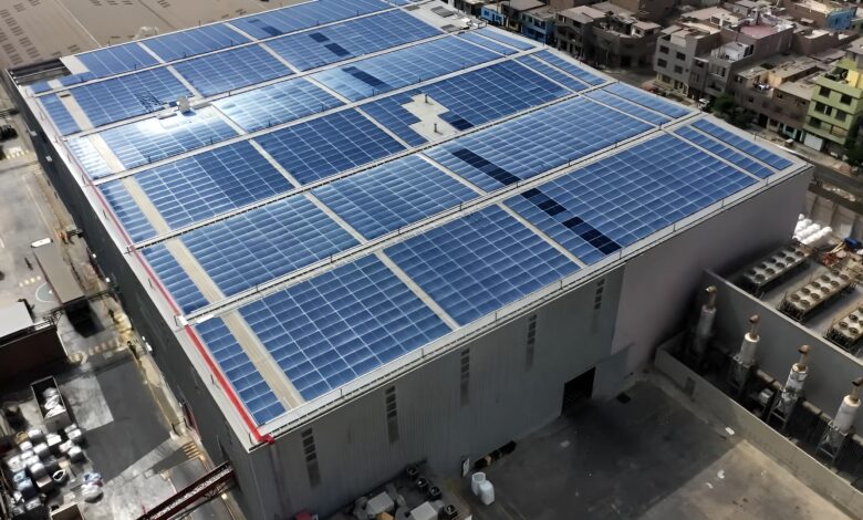 Ferrenergy implementa una de las plantas solares sobre techo industrial más potentes del Perú