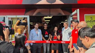 Voraz apertura primera tienda insignia en Oxxo: La marca de snacks realizó el anuncio en un evento junto al "Tigre" Gareca