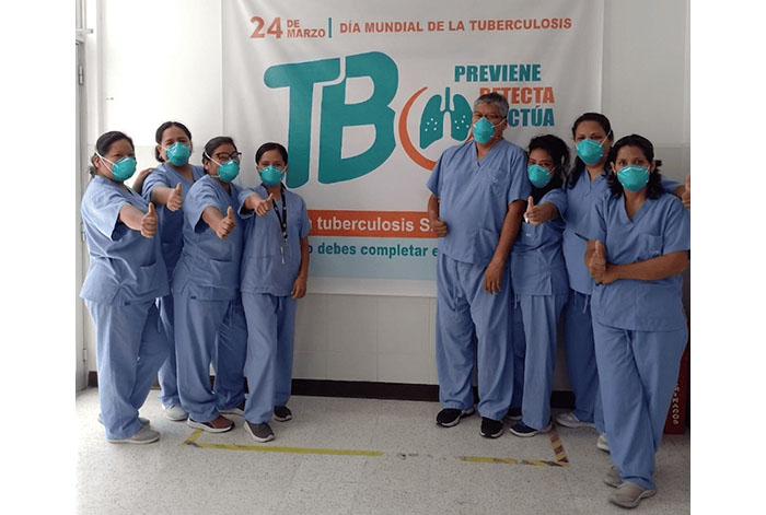 ¿Tos por más de 15 días? Estas son las señales que podrían alertar sobre tuberculosis en casa