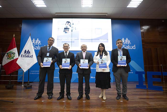 EsSalud lanza su primera revista científica institucional para fortalecer la investigación en salud pública