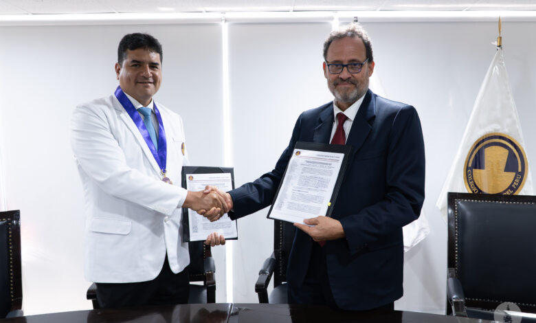 ESAN y el Colegio Médico del Perú suscriben convenio que impulsará la formación en gestión de médicos colegiados