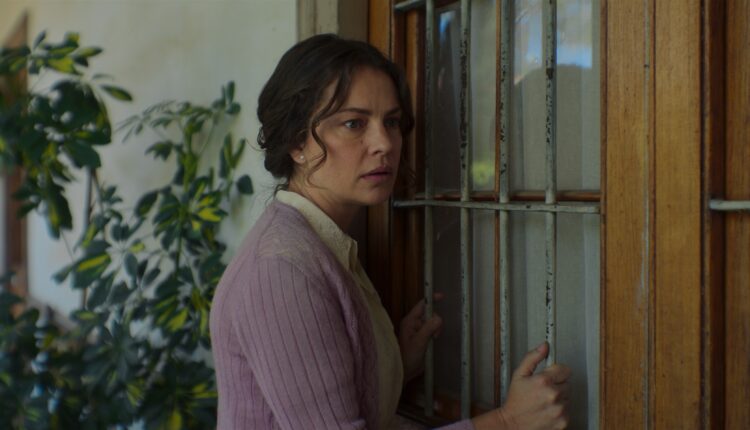 La Casa de los Espíritus: se estrenan dos nuevos capítulos con Dolores Fonzi como protagonista