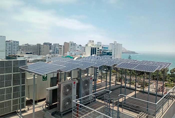 Mapfre instala más de 9.000 paneles solares en edificios de 8 países con los que ahorró el 18% del consumo eléctrico en 2025