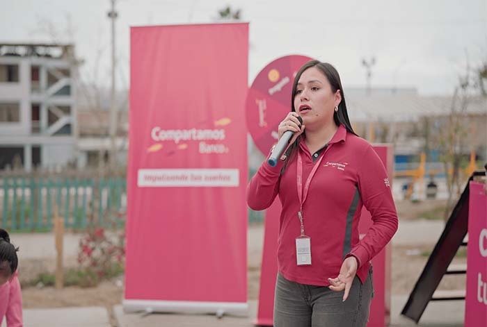 Aula Magenta: educación financiera y salud gratuita llegan a Pucusana y San Juan de Miraflores
