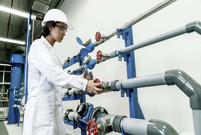 Mujeres ganan terreno en ramas ambientales de la ingeniería: Ya superan el 51 % de la matrícula universitaria