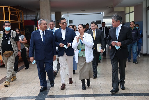 EsSalud: médicos reconstruyen cara de niño atacado por feroz perro y evoluciona favorablemente