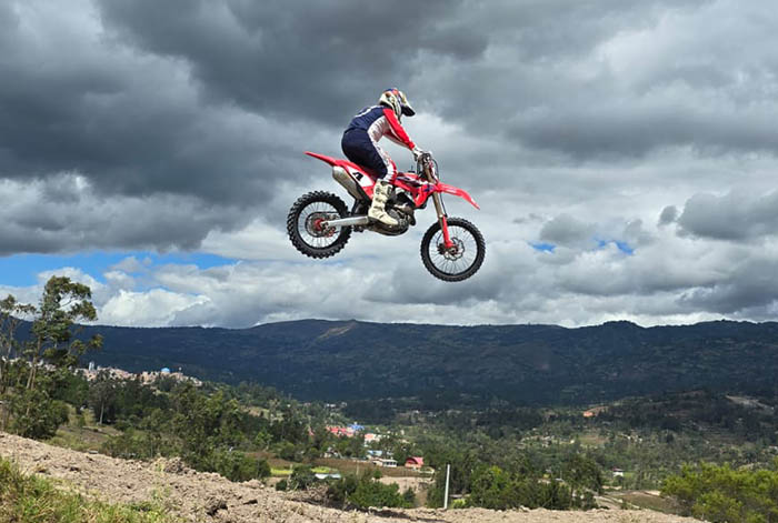 MOTOCROSS: RENZO CECCHI GANA DOS CAMPEONATOS EN CHOTA