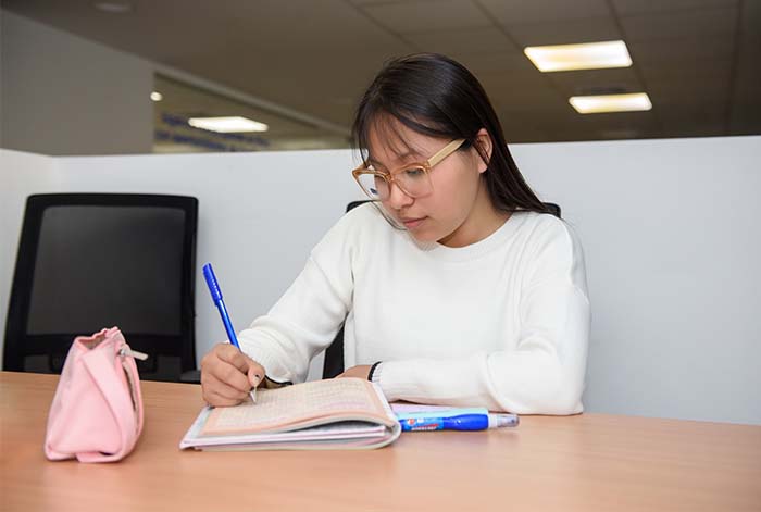 Financiera Confianza abre convocatoria nacional de becas integrales para hijos de clientes emprendedores