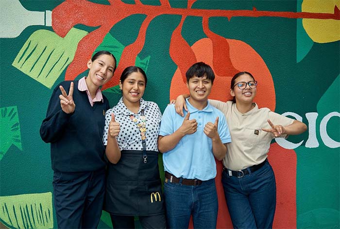 McDonald's consolida un puente hacia el empleo formal: el 70% de su equipo en Perú tiene entre 18 y 24 años