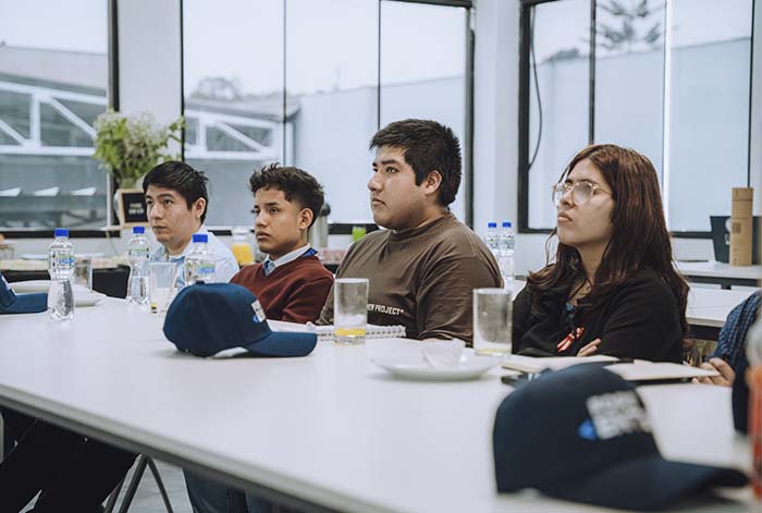 Ford Perú recibe a los estudiantes del programa Ford en una jornada práctica sobre datos y tecnología