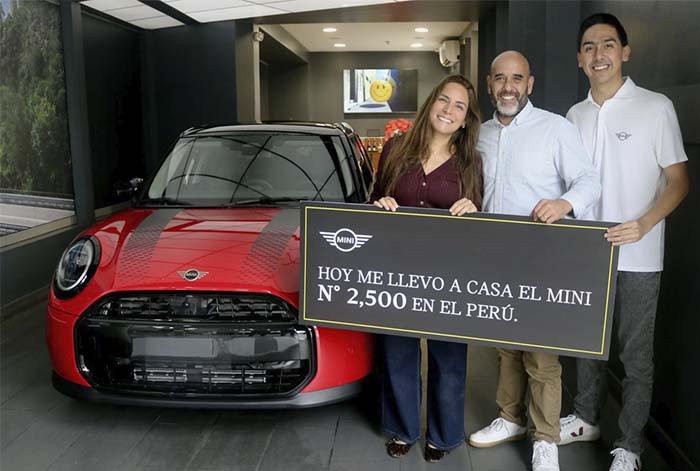 MINI celebra la entrega de su vehículo N° 2,500 en el Perú