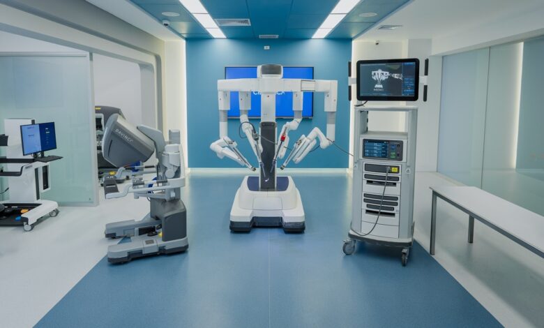 Hito médico: cirujanos peruanos ya no tendrán que salir del país para especializarse en cirugía robótica