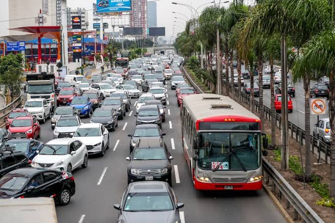 Empresas de transporte recurren a los datos e IA para optimizar operaciones y reducir costos