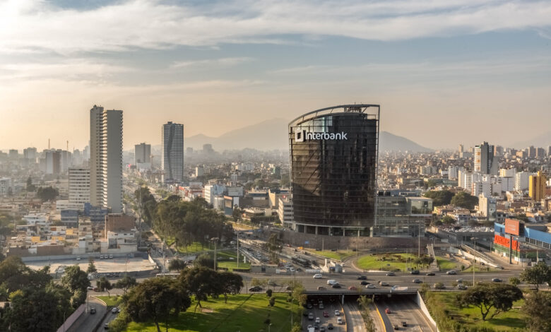 Interbank firma acuerdo con Anthropic para fortalecer el uso de inteligencia artificial en el banco