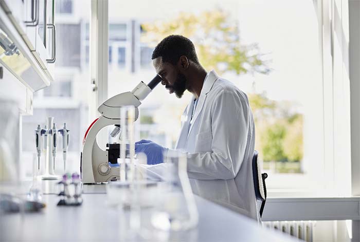 Industria farmacéutica latinoamericana enfrentará estándares de cumplimiento más exigentes en un mercado que superará los USD 101 mil millones hacia 2027