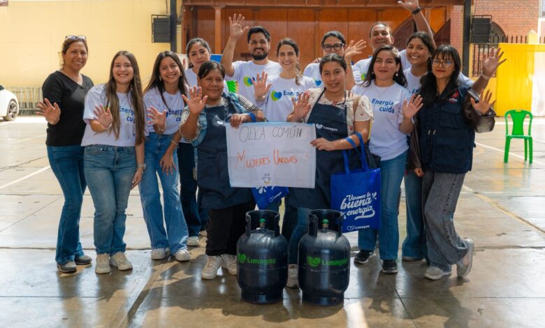 Lideresas de ollas comunes en SJL reciben más de mil balones de gas para alimentar a cientos de familias