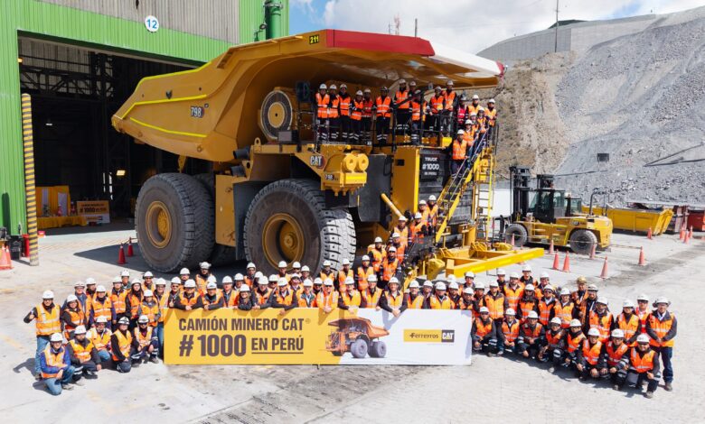 Ferreyros entrega el camión minero Caterpillar número 1,000 en el Perú