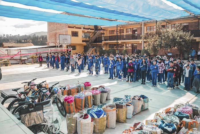 Más allá del abrigo: campaña social llevó apoyo integral a estudiantes y adultos mayores de comunidades altoandinas