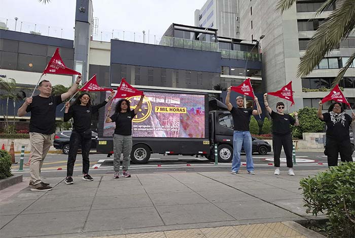 El debate por huevos libres de jaulas se reaviva en Perú en medio de la crisis por gripe aviar