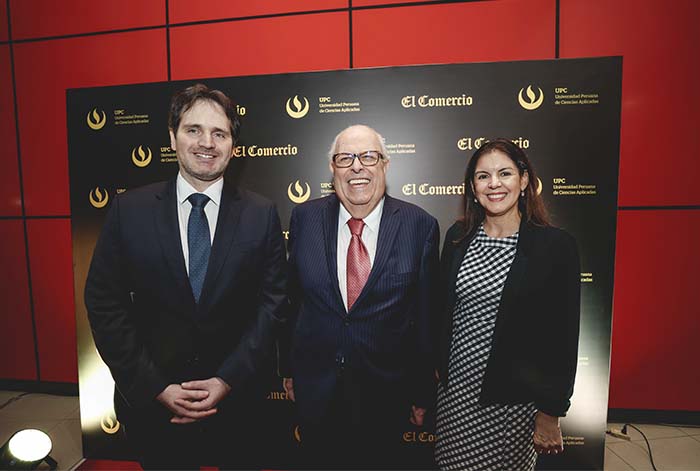 Julio Velarde recibe el primer Premio Legado Perú 2026 por su aporte al país