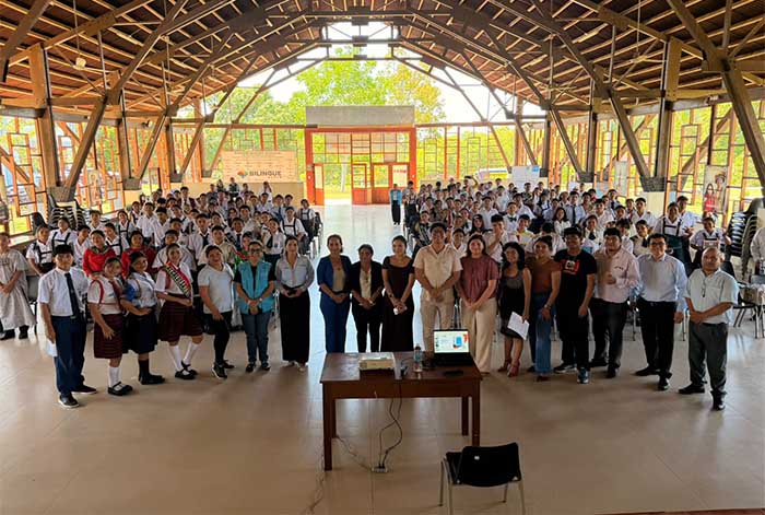 Entel refuerza su compromiso con la educación en comunidades de Ucayali