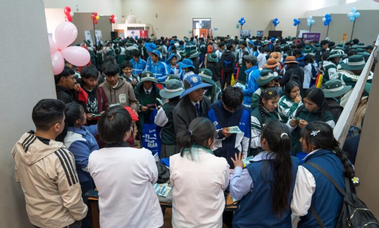 cerca de 2 mil estudiantes de espinar participaron en feria de orientación vocacional