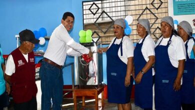 Mujeres de Puinahua emprenden con helados de fruta y crema