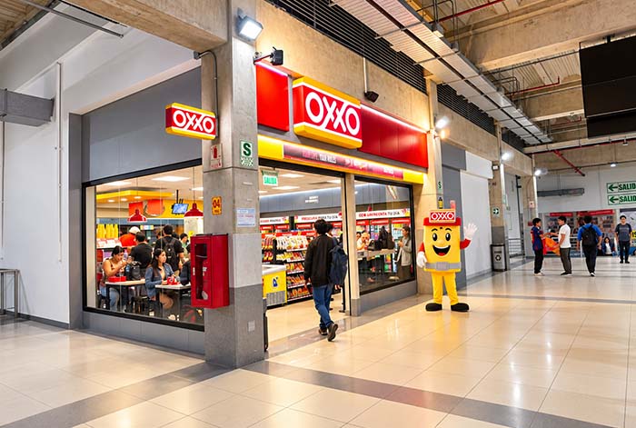 OXXO evoluciona su estrategia con nuevos formatos dirigidos a universitarios y usuarios del Metropolitano