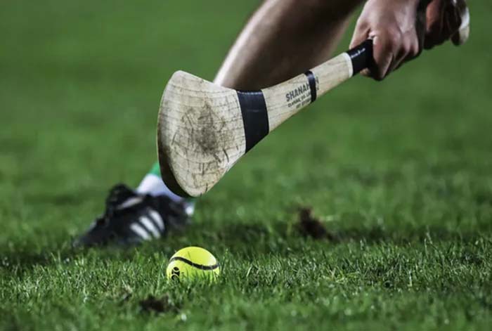 El golpe de giro como forma rápida de hacer avanzar el sliotar en hurling